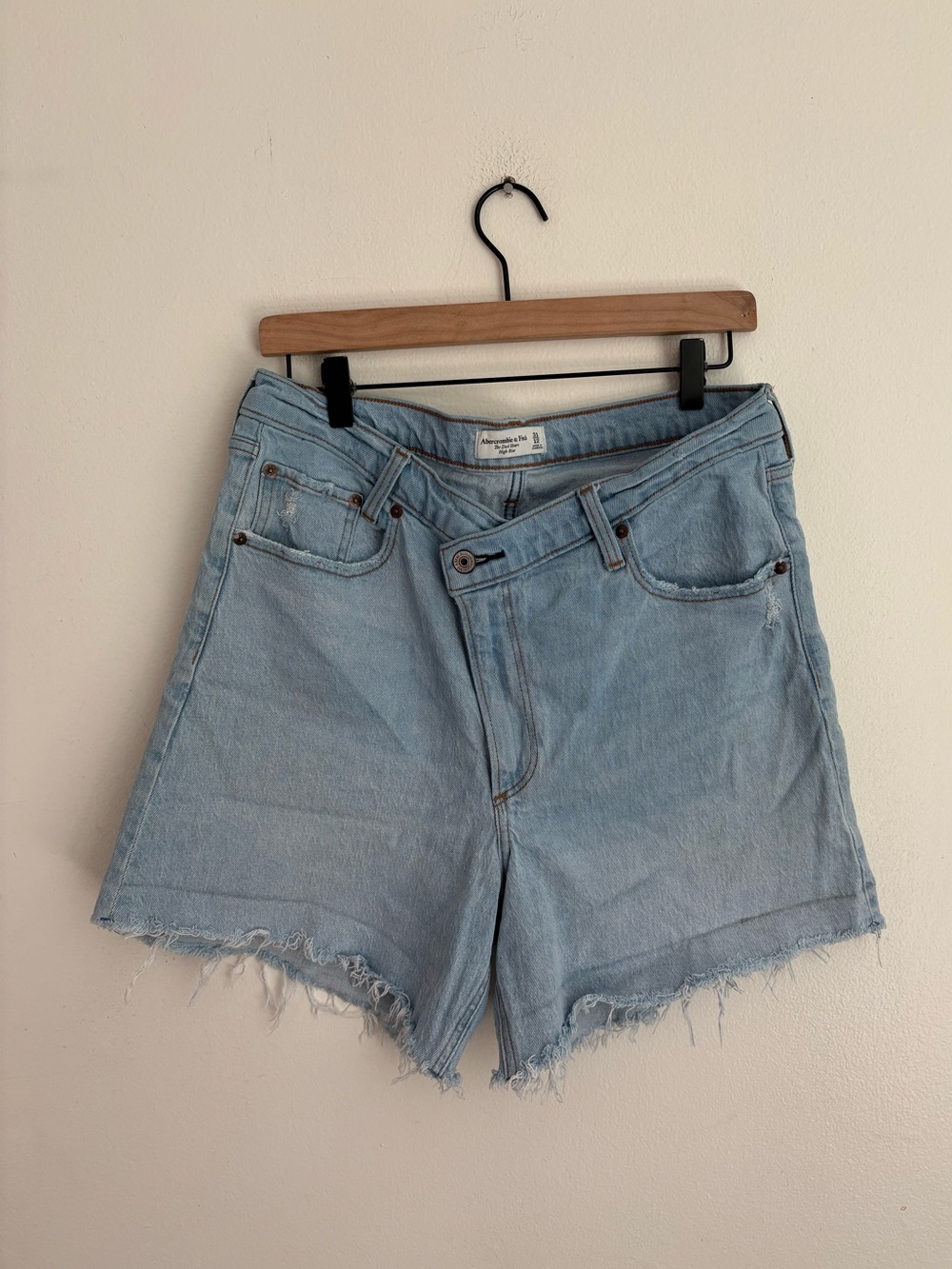 Abercrombie and Fitch Light Denim DAD Shorts High-Rise Cutoff size 31